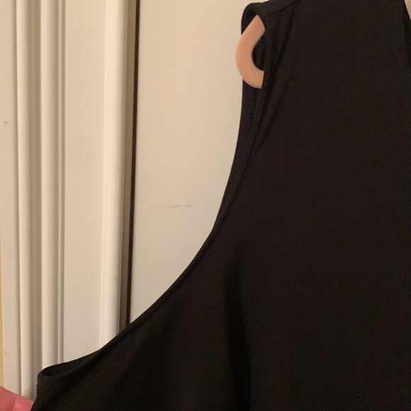 EUC Catherines black stretchy v-neck sleeveless top size 4x(30/32W) - Picture 3 of 9